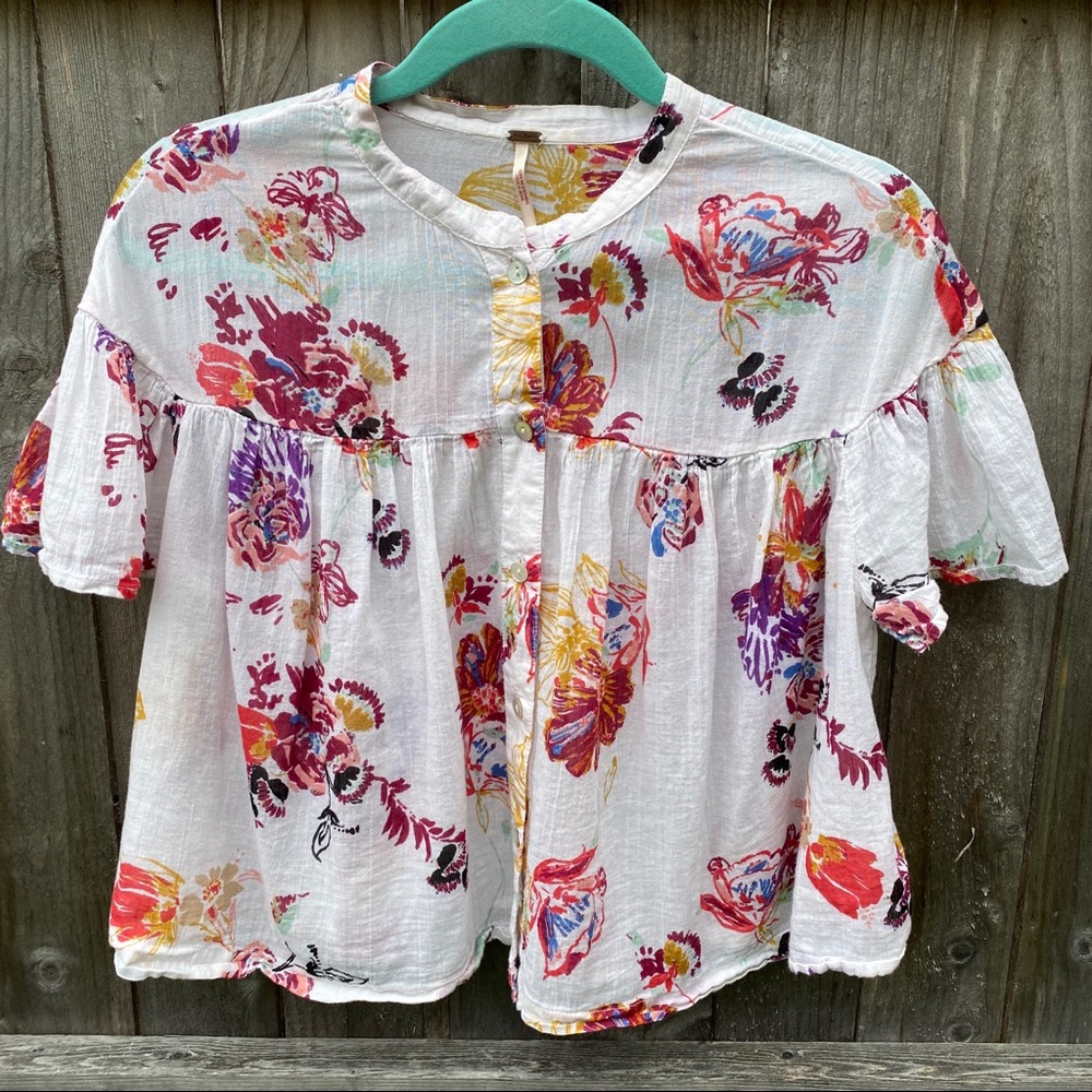 Free People Babydoll Floral Flutter Sleeve Top. - Picture 2 of 8